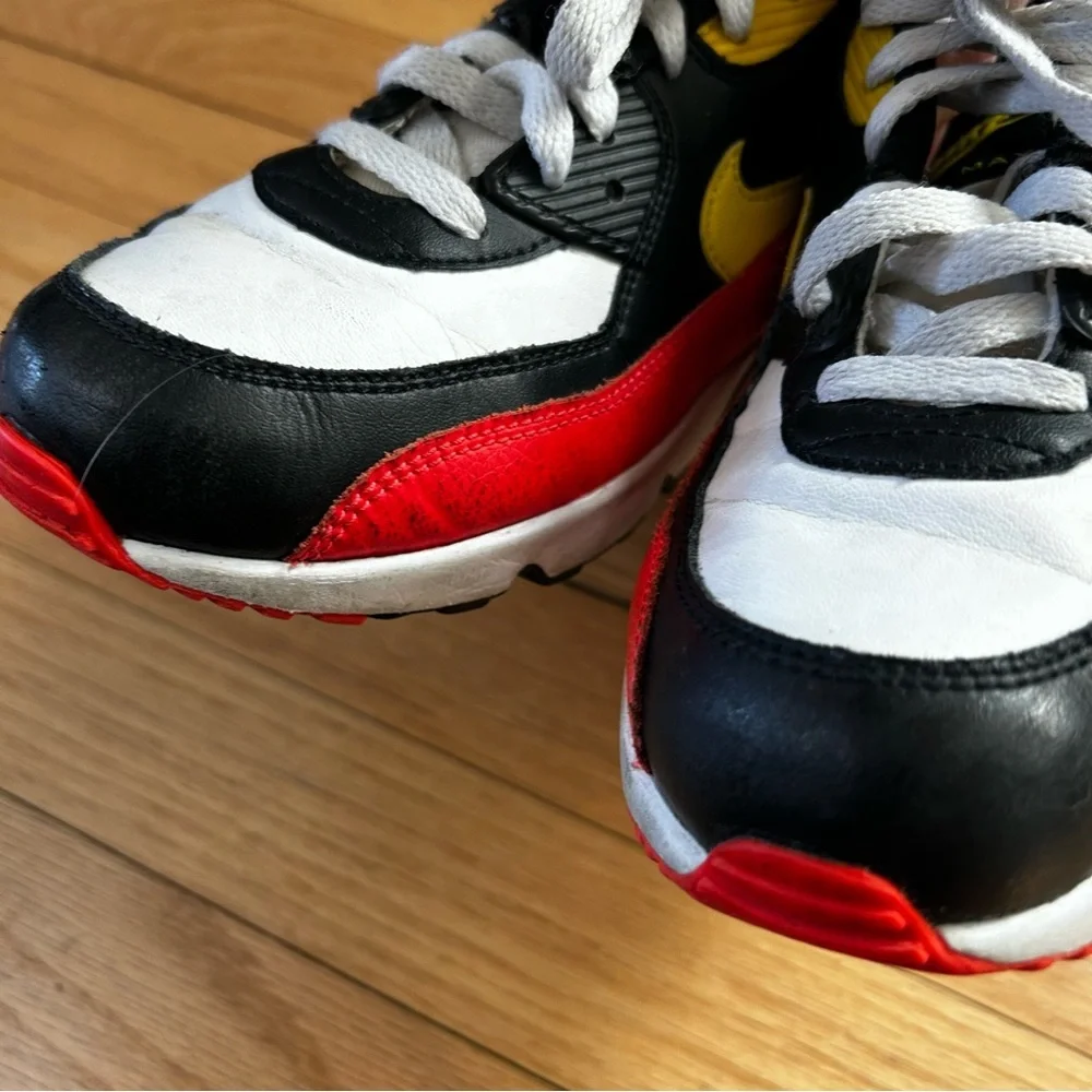 NIke Air Max 90 Youth Sneakers Size US 3 Big Kids